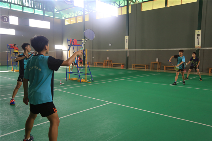 1、羽毛球小選手集結(jié)檳榔谷 備戰(zhàn)李寧杯全島羽毛球大賽